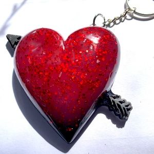 Resin heart with arrow key chain, this is the most unique keychain🥰